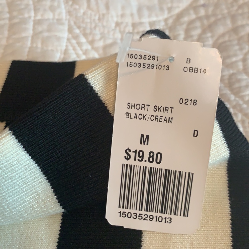 Cream/black striped mini skirt 🛍️ - Picture 3 of 4